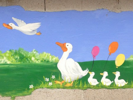 Beschilderde mesthoopmuur op Kinderboerderij de Beestenboel - Rozenburg